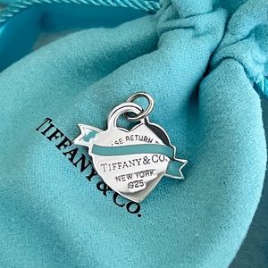 Return to Tiffany tag charm with a blue banner of Tiffany Blue®